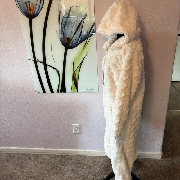 New Onepiece women’s puppy cable jumpsuit offwhite size large - Picture 3 of 6